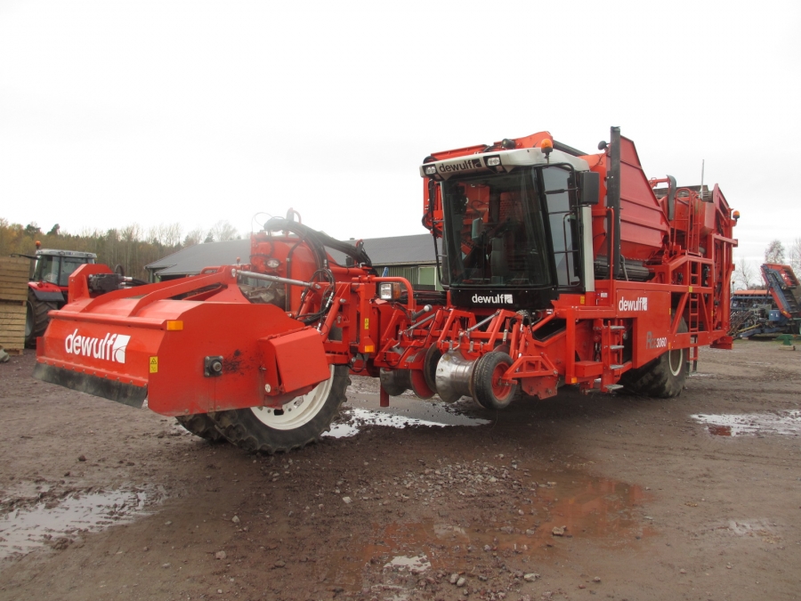 3792 Dewulf RCE 2 row selfpropelled potato harvester