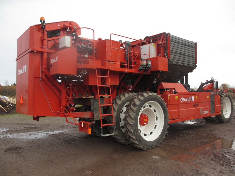 3792 Dewulf RCE 2 row selfpropelled potato harvester