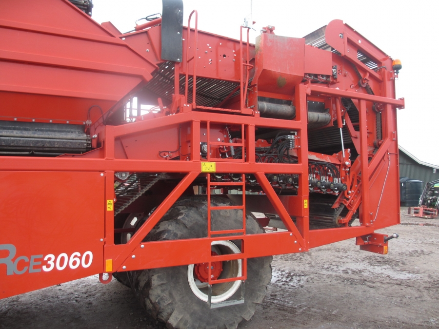 3792 Dewulf RCE 2 row selfpropelled potato harvester