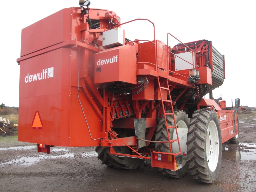 3792 Dewulf RCE 2 row selfpropelled potato harvester
