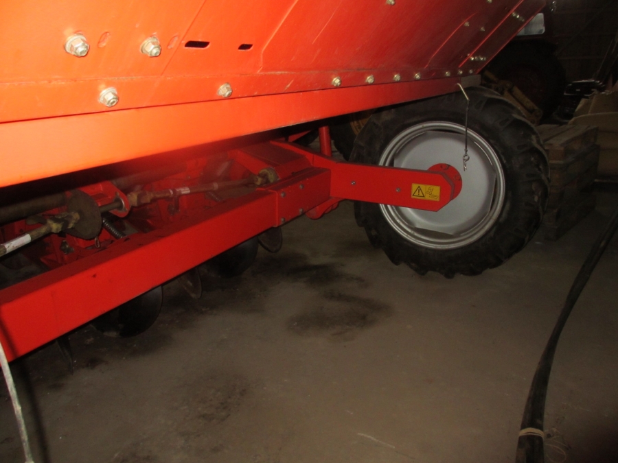3811 Grimme GL34 Z sättare med gödselaggregat