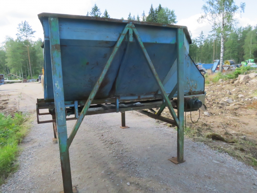 3943 EMVE storage bin. 