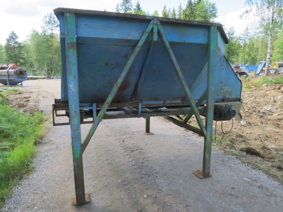 3943 EMVE storage bin. 