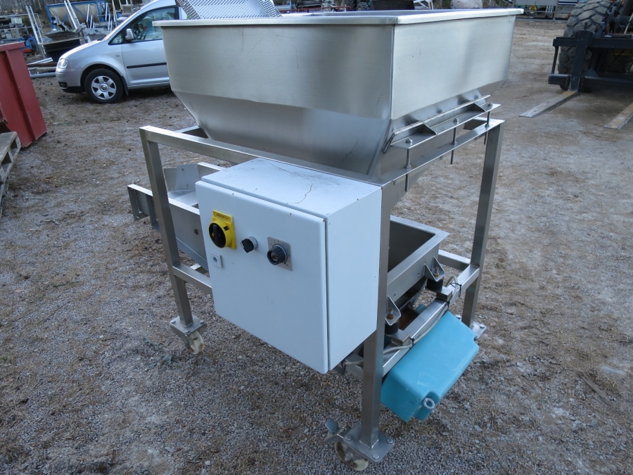 4060 Vibrationsmatare Aviteq med tratt