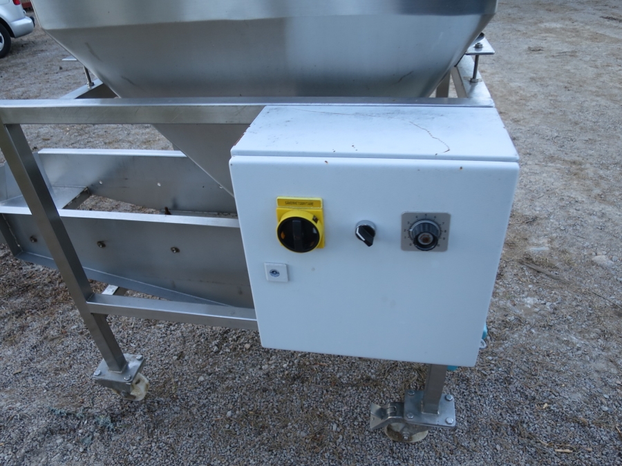 4060 Vibrationsmatare Aviteq med tratt