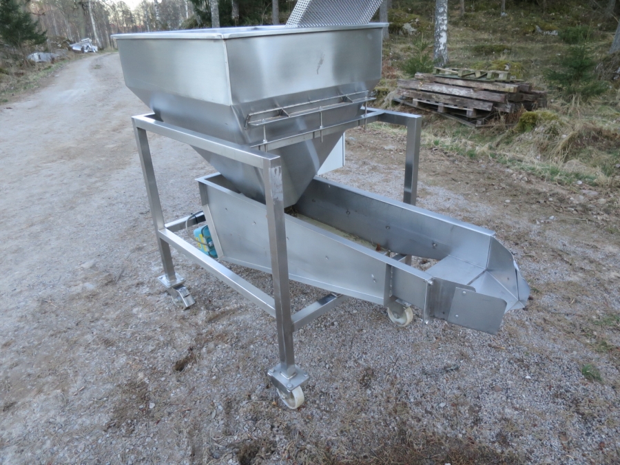 4060 Vibrationsmatare Aviteq med tratt