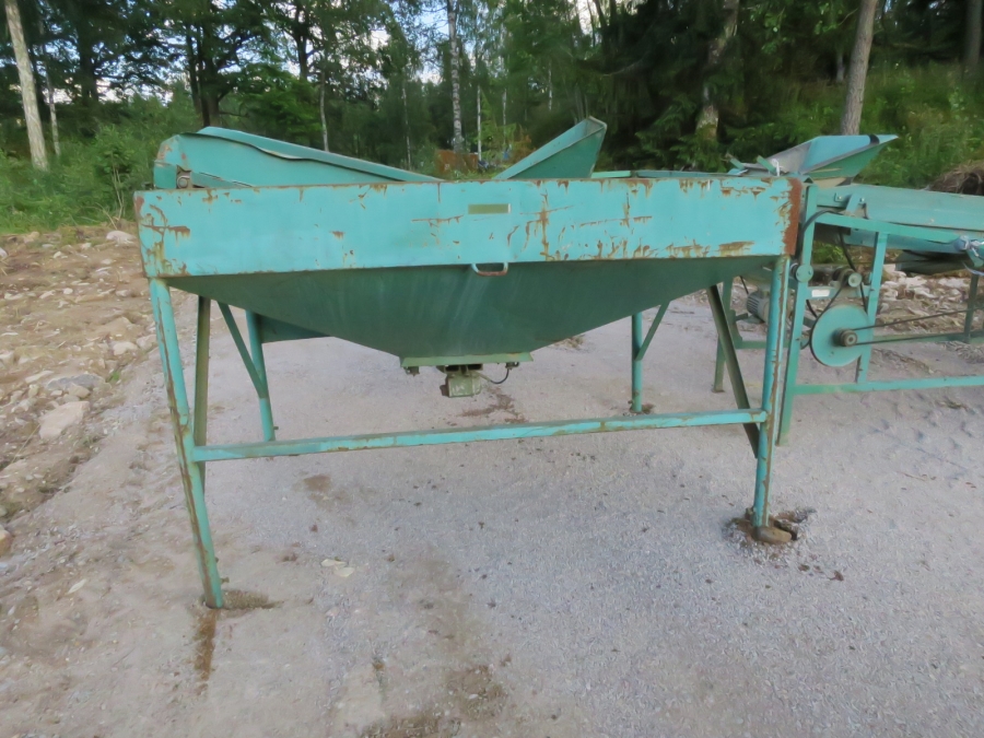 4062 Bording potato grader with bunker