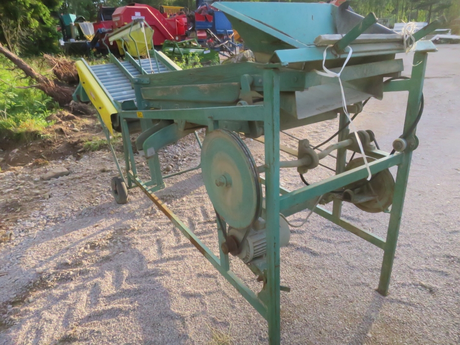 4062 Bording potato grader with bunker