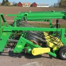 4610 Hortech TRE 190 transplanter for cubic plants