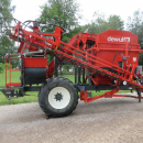 5287 Dewulf GBC carrot harvester with bunker
