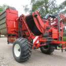 5287 Dewulf GBC carrot harvester with bunker