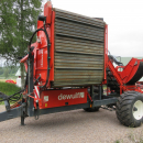 5287 Dewulf GBC carrot harvester with bunker