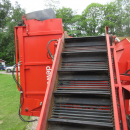 5287 Dewulf GBC carrot harvester with bunker