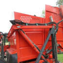 5287 Dewulf GBC carrot harvester with bunker