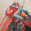 5287 Dewulf GBC carrot harvester with bunker