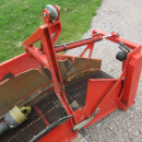 5287 Dewulf GBC carrot harvester with bunker