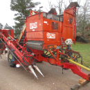 5741 Simon carrot harvester 1 row with bunker
