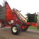 5741 Simon carrot harvester 1 row with bunker