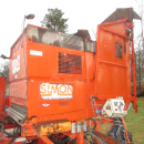 5741 Simon carrot harvester 1 row with bunker