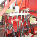 5741 Simon carrot harvester 1 row with bunker