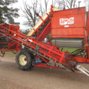 5741 Simon carrot harvester 1 row with bunker