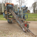 5940 Asa-Lift carrot harvester with roller table