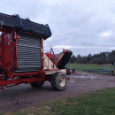 6267 Simon carrot harvester R1B3 with bunker