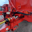 6267 Simon carrot harvester R1B3 with bunker