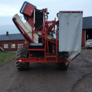 6267 Simon carrot harvester R1B3 with bunker