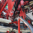 6267 Simon carrot harvester R1B3 with bunker