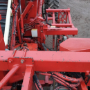 6267 Simon carrot harvester R1B3 with bunker