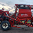 6267 Simon carrot harvester R1B3 with bunker