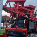6267 Simon carrot harvester R1B3 with bunker