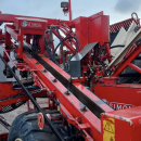 6267 Simon carrot harvester R1B3 with bunker