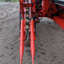 6267 Simon carrot harvester R1B3 with bunker