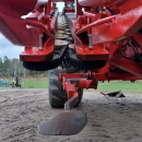 6267 Simon carrot harvester R1B3 with bunker