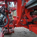 6267 Simon carrot harvester R1B3 with bunker