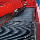6267 Simon carrot harvester R1B3 with bunker