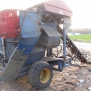 3766 Asa-lift T-10B carrot harvester mounted with bunker