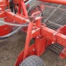 3794 Underhaug UN 2200 onion harvester with elevator