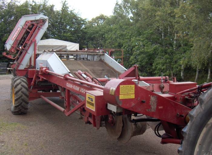 3044 REEKIE potato harvester 2 row with elevator