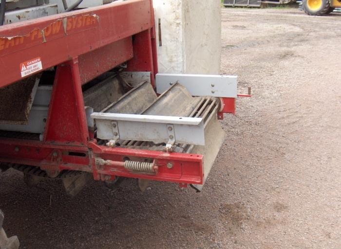 3044 REEKIE potato harvester 2 row with elevator