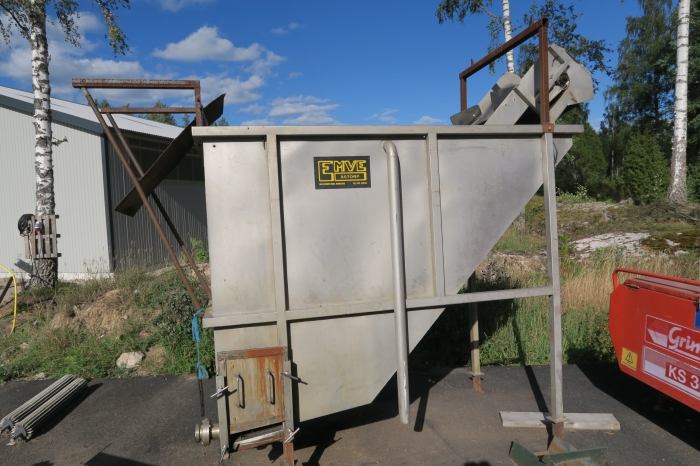 4400 EMVE Edelstahl Bunker mit Förderband