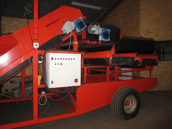 3230 EKKO receiving hopper with roller cleaner and 1200 mm screen grader
