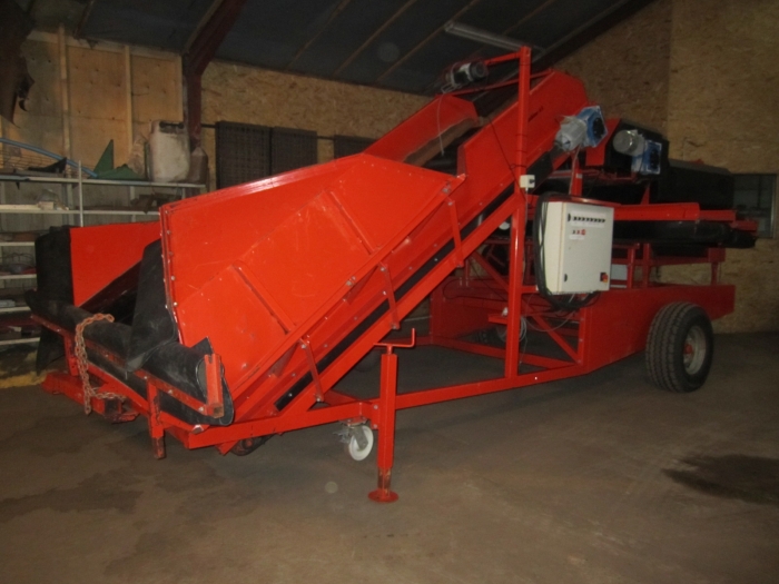 3230 EKKO receiving hopper with roller cleaner and 1200 mm screen grader