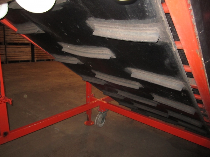 3230 EKKO receiving hopper with roller cleaner and 1200 mm screen grader