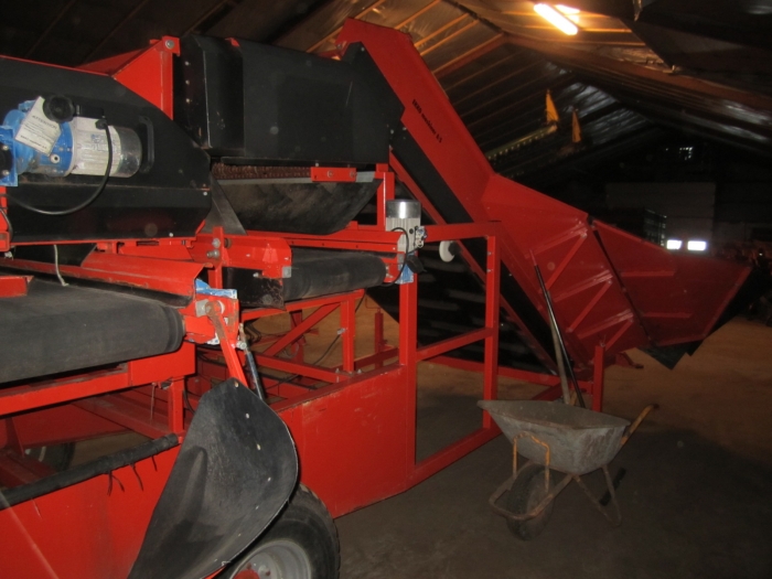 3230 EKKO receiving hopper with roller cleaner and 1200 mm screen grader