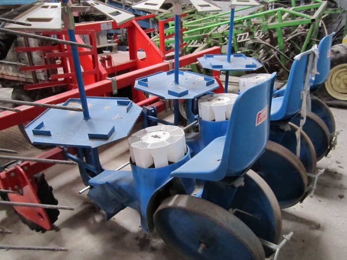3228 Ferrari planting machine 3 row for cubic plants