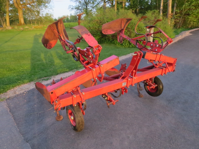 5214 Underhaug 4 row potato ridger