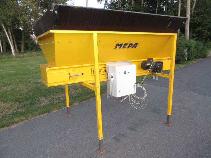 5676 Tong Peal feeding bunker